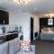 Midsummer - PE1 - Contractor Friendly - Choice of Studios or 1 Bed Apartments - Free Parking - Sofa Beds - Sky TV - Full Kitchen - Washer Dryer - WiFi
