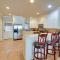 Pool and Lake Hamilton Access Hot Springs Condo! - Hot Springs