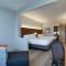 Holiday Inn Express & Suites Orlando International Airport by IHG