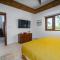 Island Breeze Villa - 5 Bedroom Private Island Villa w Pool
