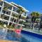 Appartement de luxe en bord de mer avec piscine