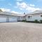 Countryside Haven Retreat with Pool and Deck - Clevedon