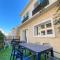 Spacious room with 2 single beds shared bathroom, st Julians