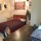 Serene spacious room (double) in gorgeous bungalow on river near Thorpe park and Holloway University Egham - Staines upon Thames