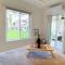 NEW Poolside Condo Spa Tub Beach 5mins