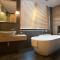 Hotel Pharos