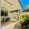 Tiaki Guesthouse - Cozy Modern Studio - 5min drive from the beach and Punaauia center