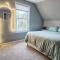 Modern 5 Bedroom Home, 6 miles from Skyline Drive