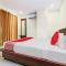 Super OYO Hotel Silver House Near Mantri Square Mall - Bangalore