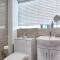 The Only Way is Basildon, close to town, Trade and corporate guests also welcome