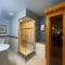 Couples Retreat with Hot Tub, Sauna and Steam Room