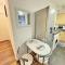 Cozy Southampton apt with free parking