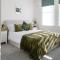 Bright and Spacious 2-Bed Apartment Bright and Spacious 2-Bed Apartment