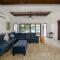 Island Breeze Villa - 5 Bedroom Private Island Villa w Pool