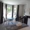 Spacious Ensuite Room with Charming Bay Window - 谢菲尔德