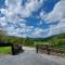 Cader Mountain View Cottage with Hot Tub in Snowdonia - 多尔盖罗