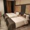 Sarok Hotel
