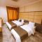 Sarok Hotel