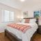 Couples Getaway - Dog Friendly, Bike to Old Town!