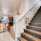 Fancy Townhome near Old Town, Breweries and River!