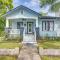 Pet-Friendly Galveston Bungalow, half Mi to Beach!