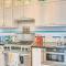 Pet-Friendly Galveston Bungalow, half Mi to Beach!
