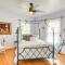 Pet-Friendly Galveston Bungalow, half Mi to Beach!