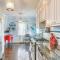 Pet-Friendly Galveston Bungalow, half Mi to Beach!