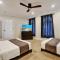 Magnificent Villa by Lake near Hollywood Beach