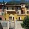 Stilvolle Wohnung in Toscolano Maderno mit Kleiner Terrasse