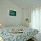 Ferienhaus Mit Pool, Terrasse Und Parkplatz