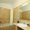 Ferienhaus Mit Pool, Terrasse Und Parkplatz