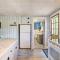 Buttermilk Cottage in Cape Cod Steps to Beach