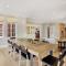 Grande Vista 5Br Manor with Pool & Mt Eden Views