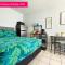 2 Bed Cottage with Pool, Close to Beach! BBQ Grills & Patio