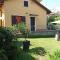 Kleines Ferienhaus in Alì Terme mit Terrasse, Garten und Grill - Али-Терме