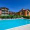 Appartement in Moniga Del Garda mit Grill, Garten und gemeinsamem Pool und Seeblick