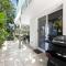 The Sunshine Villa ~ 2 Min walk to Village & Beach