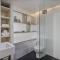Apartment nestled between Lake Burley Griffin, city and ANU