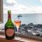 Takapuna Beachfront w Stunning Views - Auckland