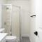Emerald Retreat - Central & Stylish - 2 BR/2 BA