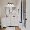 3BR City Chic Modern Apt - Central Location