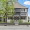 3BR City Chic Modern Apt - Central Location