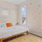 3BR City Chic Modern Apt - Central Location