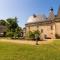 Romantic stay in a medieval castle with pool and restaurant among others - Chaleix