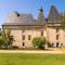 Romantic stay in a medieval castle with pool and restaurant among others - Chaleix