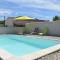 Chic Holiday Home in Pradons with Swimming Pool - Pradons