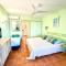 Guadeloupe- Saint-François- Résidence Anse des Rochers - Appartement quart de villa étage - vue mer- 4 personnes - Lit bébé sur demande - Citerne et wifi privés -Animaux ok-Accès plage direct -Apnée bien-être expérience sur demande avec instructeur AIDA -