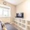 Cosy Heathrow Apartment - Free Parking - Colnbrook