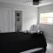 Renovated Apartment Quiet Backyard, Jacuzzi, BBQ,2
